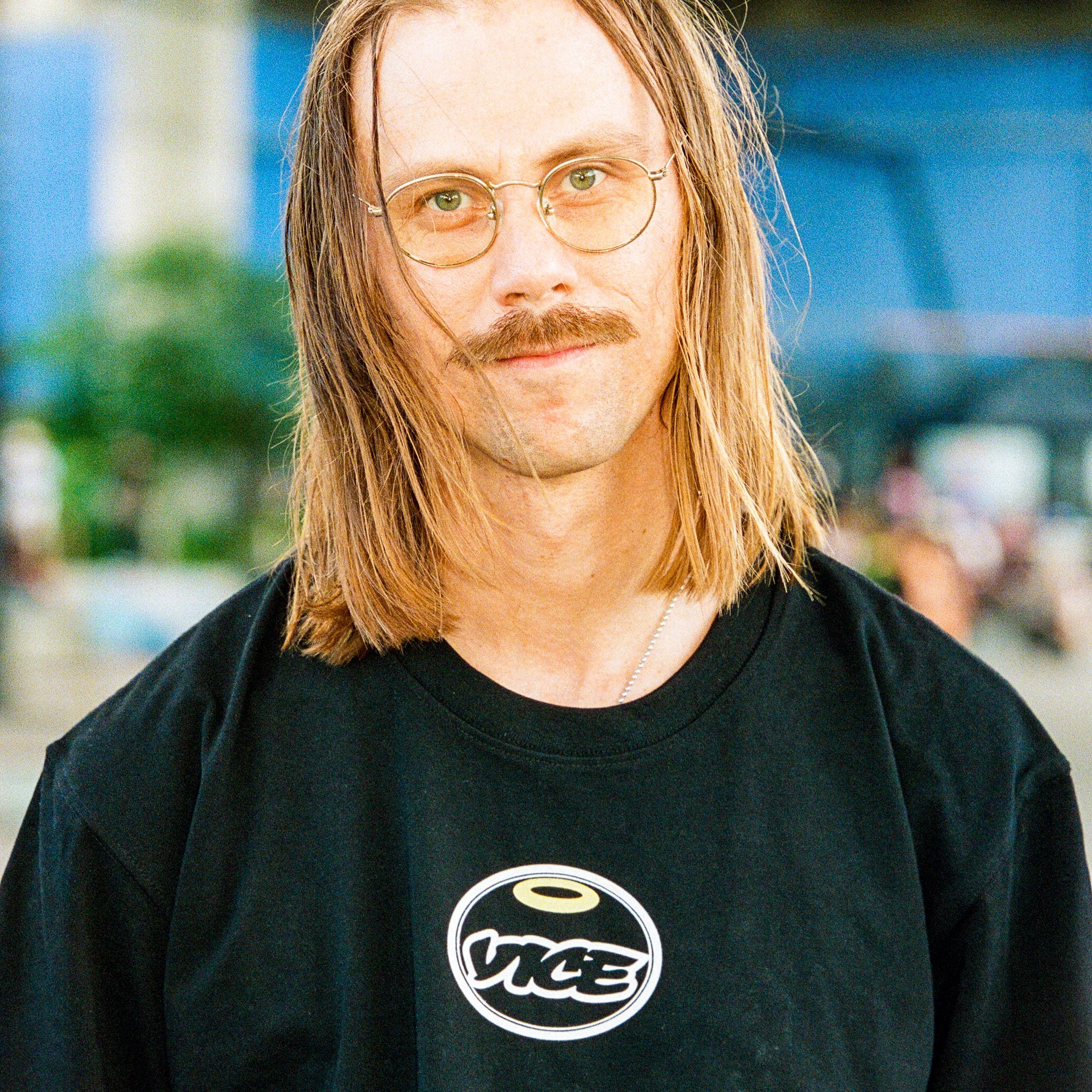 WHO KILLED ROLLERBLADING LOGO TEE